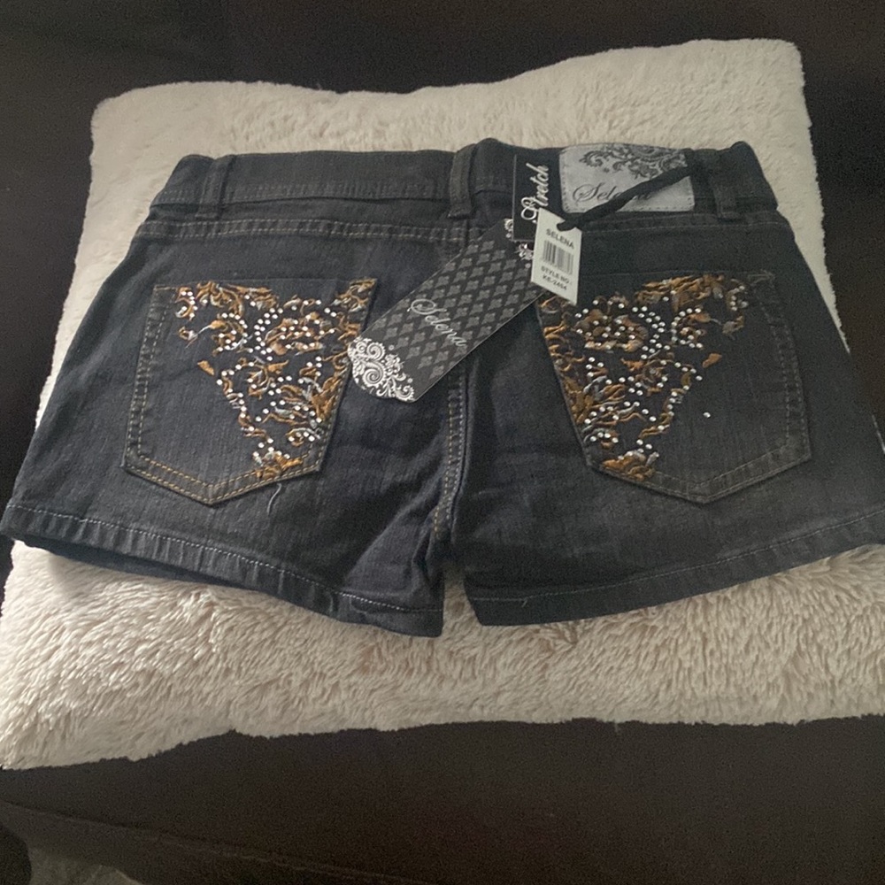 Shorts - Picture 2 of 4